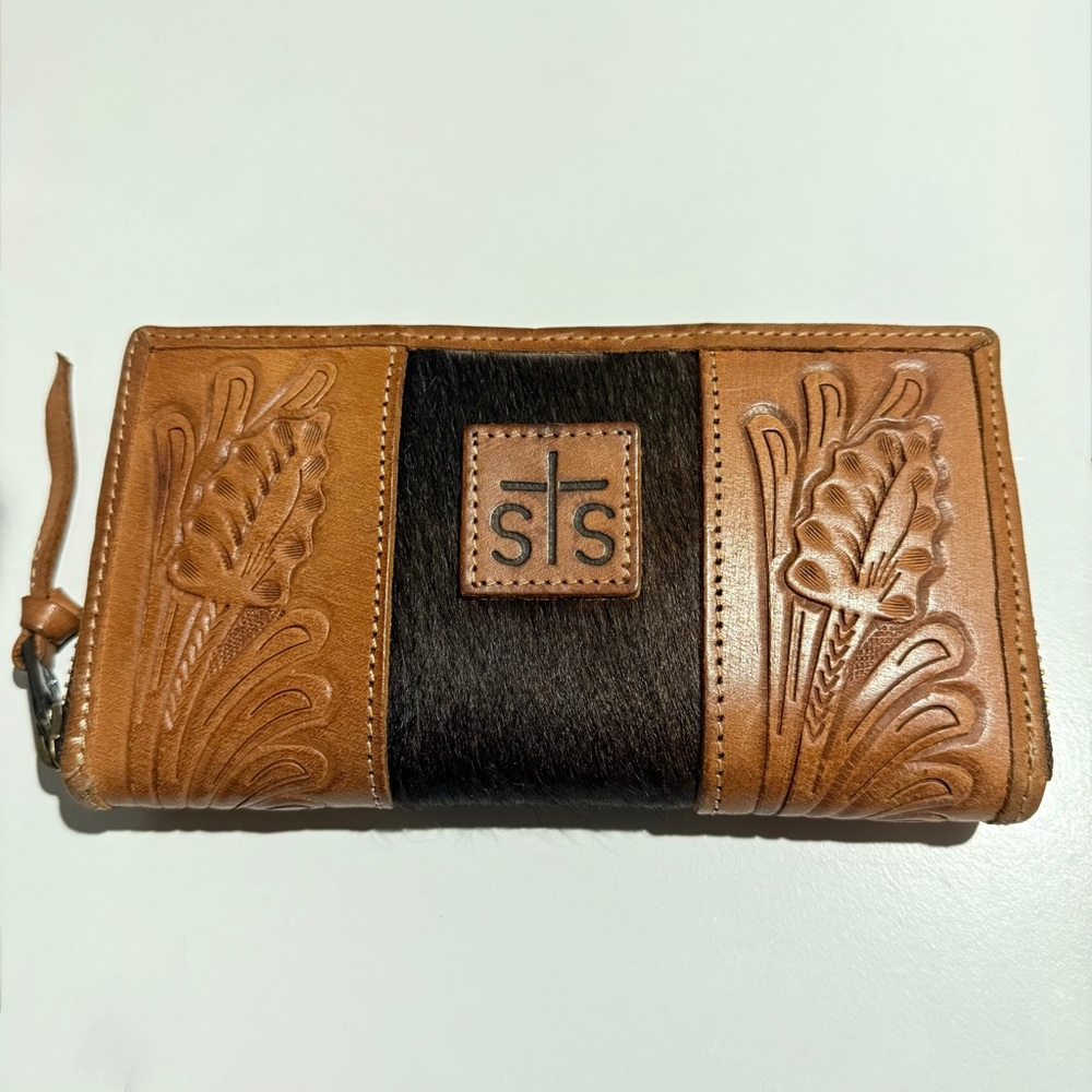 STS Ranchwear Women's Western Style Full Grain Leather wallet